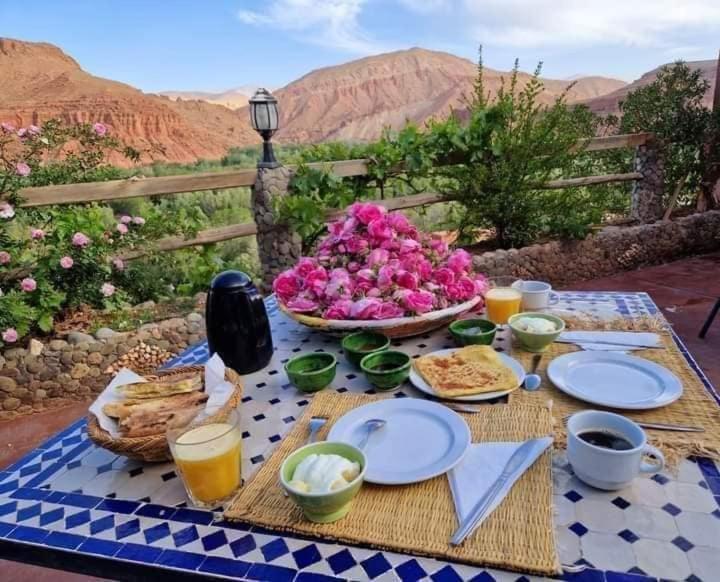 Ecolodge Miss Rose Chez La Famille Boumalne Dades Bagian luar foto